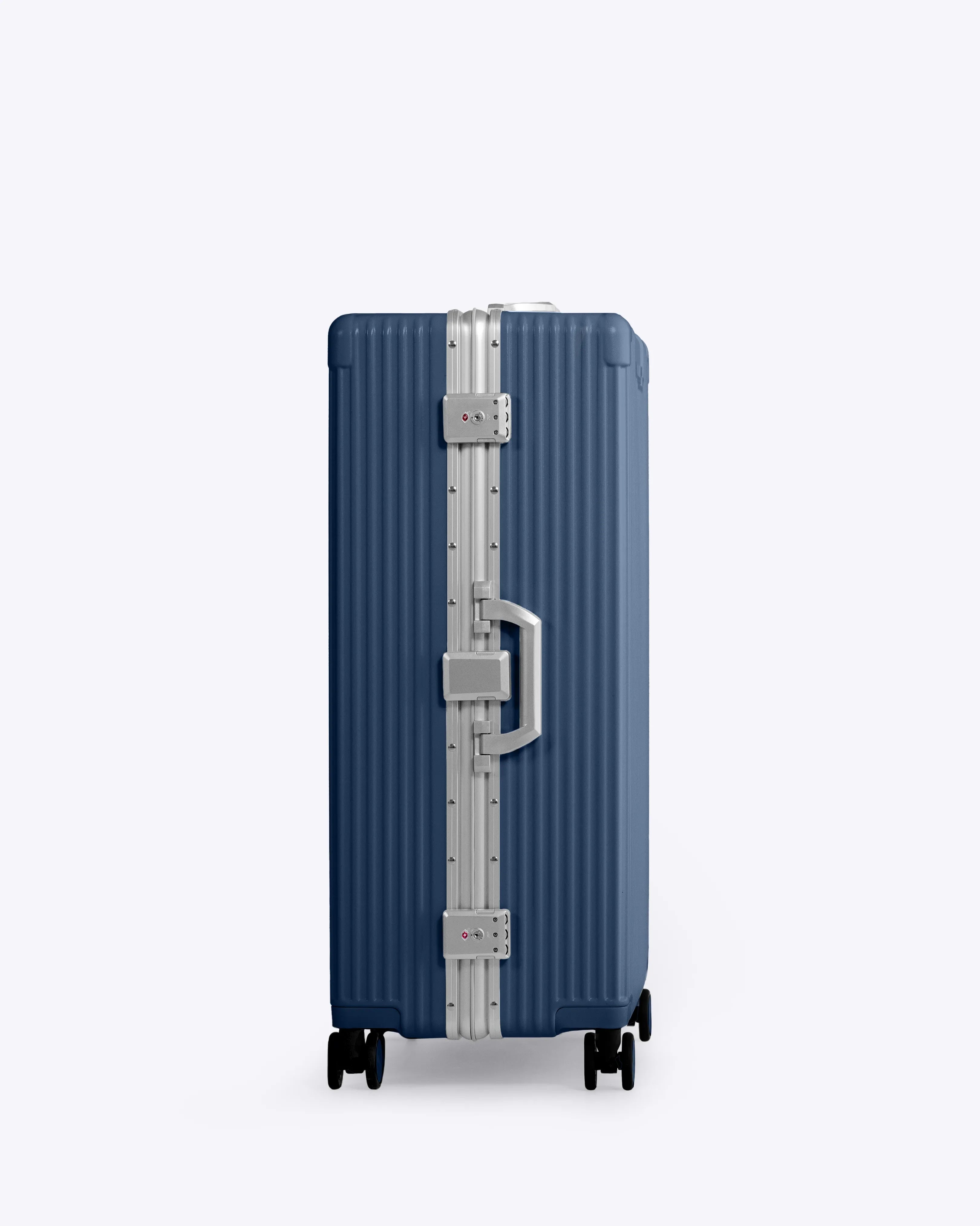 Check-In: All-In-One 28"